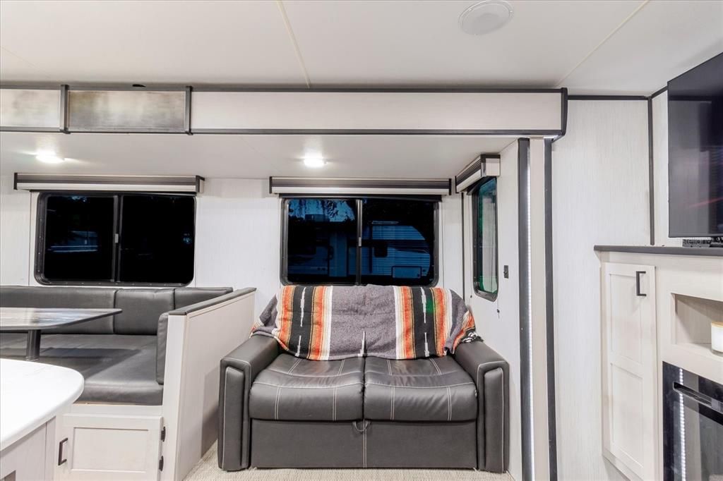 На продажу: $169,995 (1 спален, 1 ванн, 400 Квадратных фут)