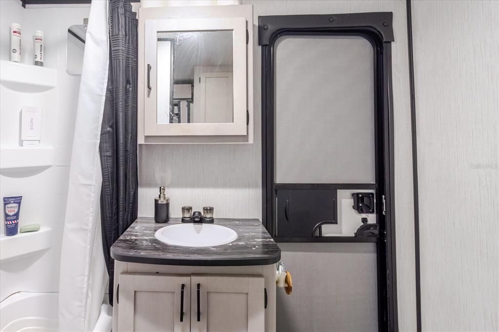 На продажу: $169,995 (1 спален, 1 ванн, 400 Квадратных фут)