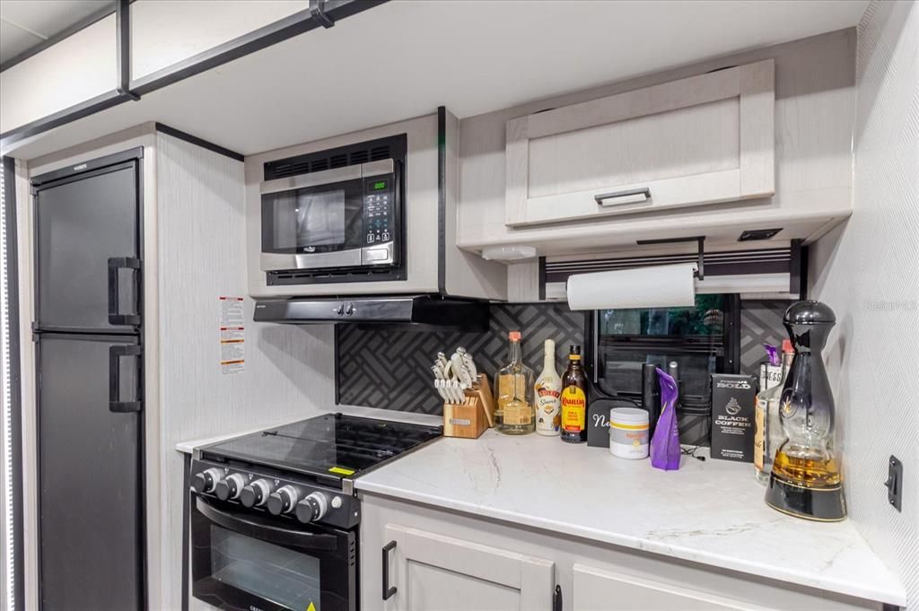 На продажу: $169,995 (1 спален, 1 ванн, 400 Квадратных фут)