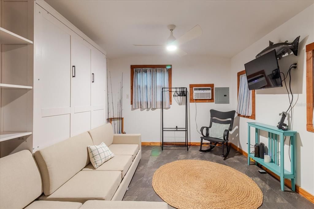 На продажу: $169,995 (1 спален, 1 ванн, 400 Квадратных фут)