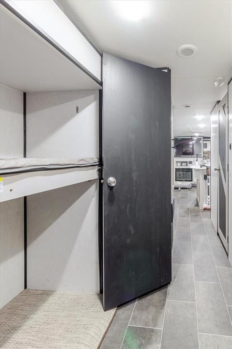 На продажу: $169,995 (1 спален, 1 ванн, 400 Квадратных фут)