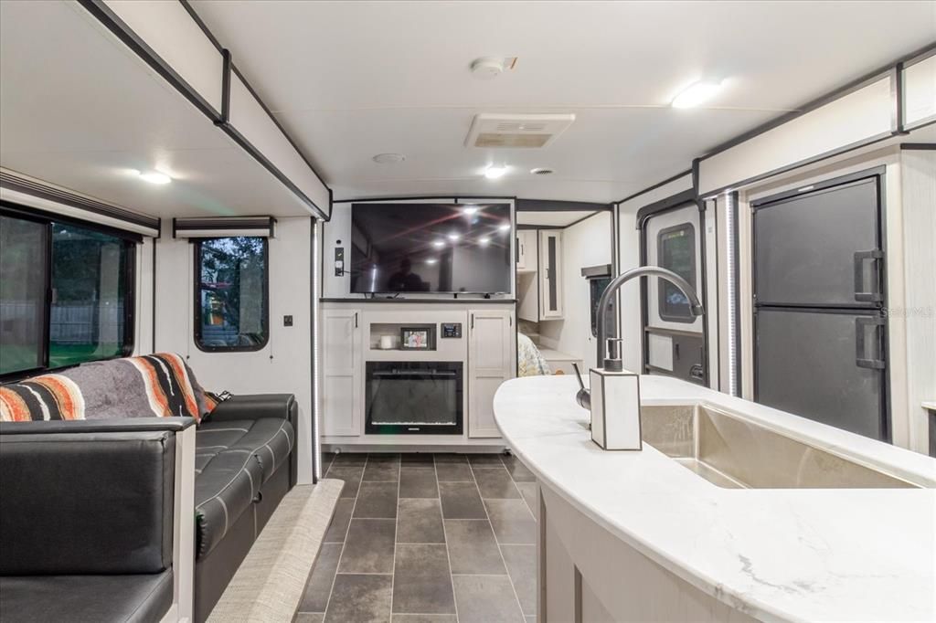 На продажу: $169,995 (1 спален, 1 ванн, 400 Квадратных фут)