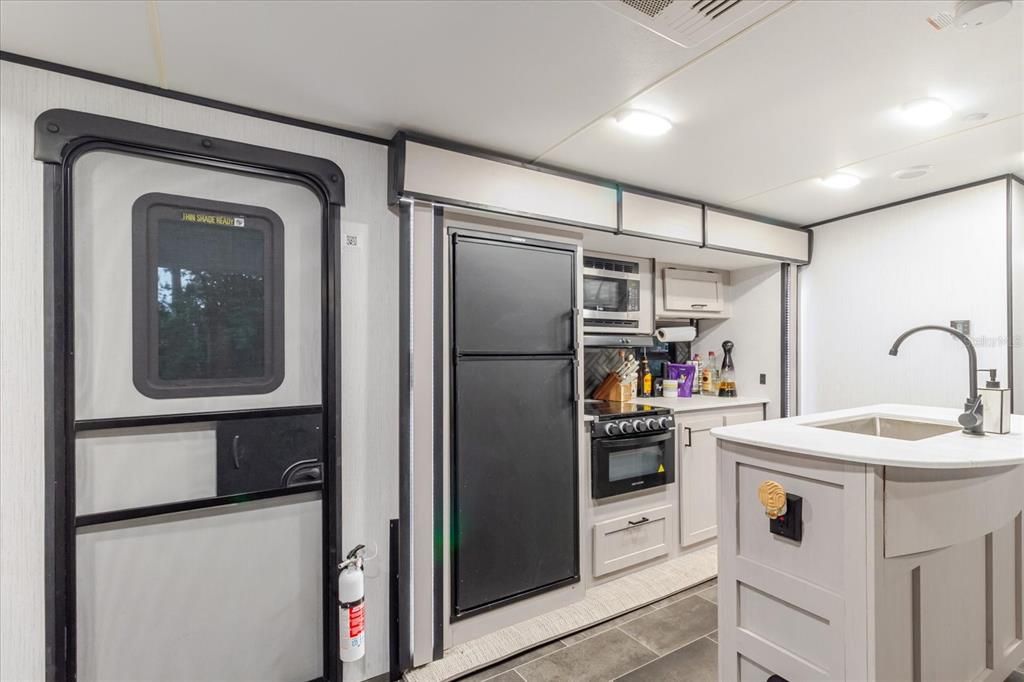 На продажу: $169,995 (1 спален, 1 ванн, 400 Квадратных фут)