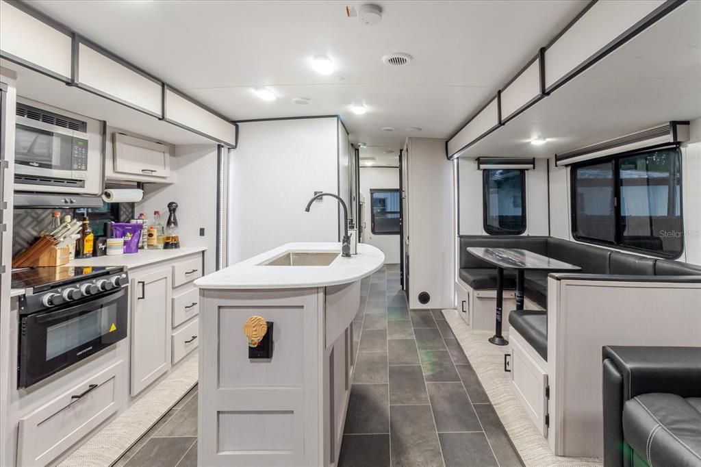 На продажу: $169,995 (1 спален, 1 ванн, 400 Квадратных фут)