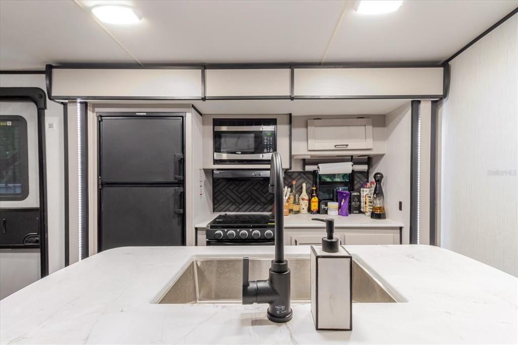 На продажу: $169,995 (1 спален, 1 ванн, 400 Квадратных фут)