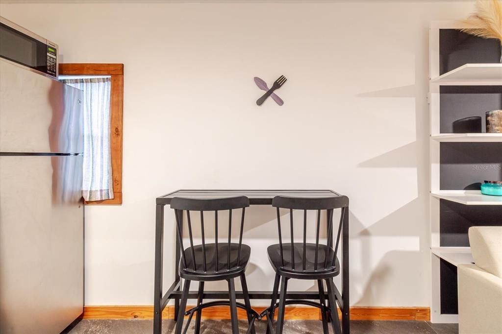 На продажу: $169,995 (1 спален, 1 ванн, 400 Квадратных фут)