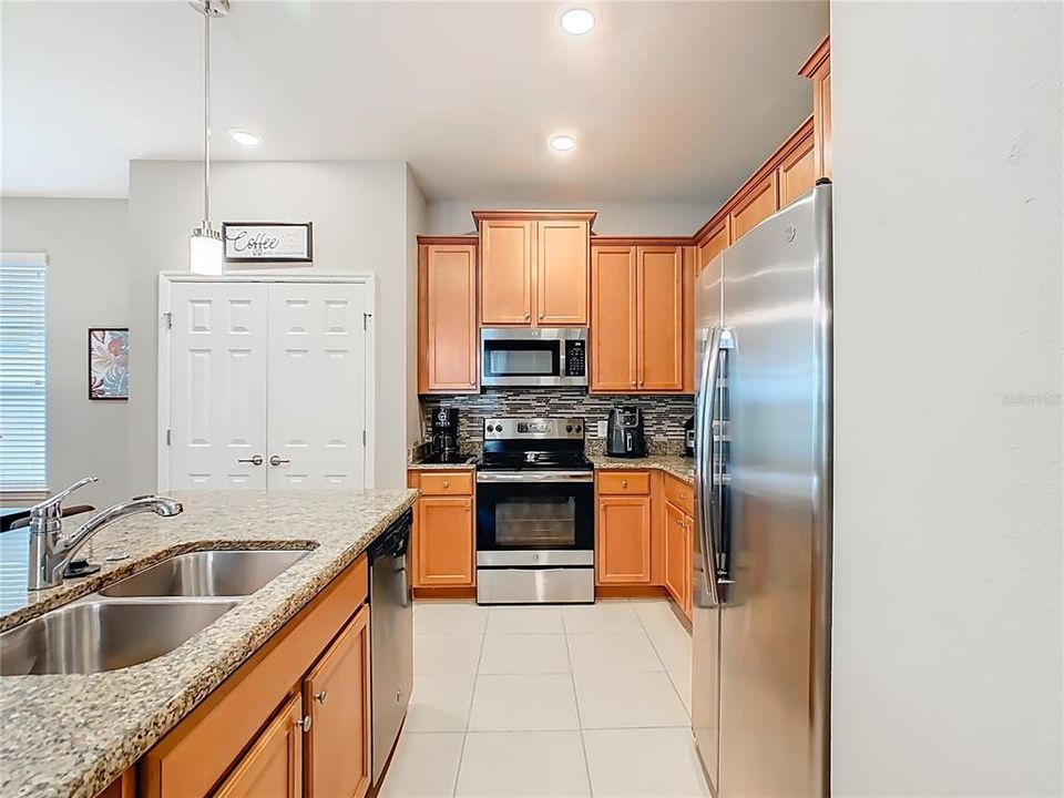 待售: $270,000 (2 贝兹, 2 浴室, 1658 平方英尺)