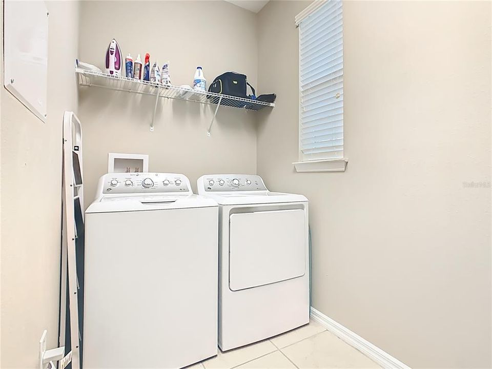 待售: $270,000 (2 贝兹, 2 浴室, 1658 平方英尺)