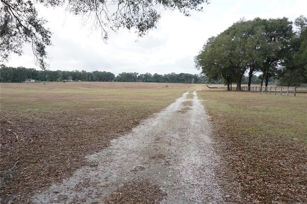 待售: $245,000 (10.41 acres)