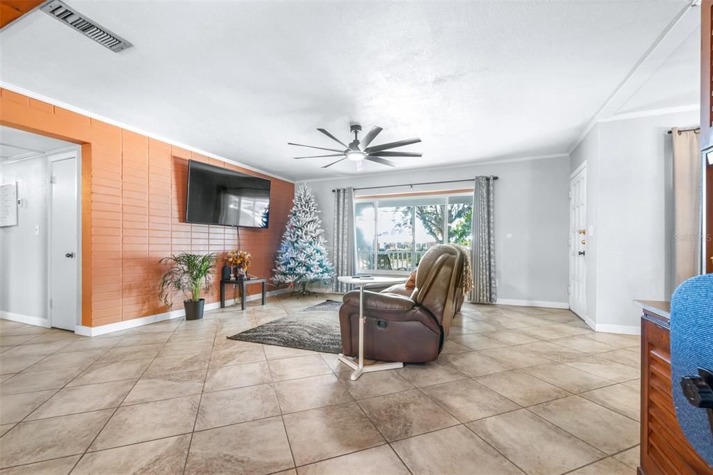 For Sale: $424,900 (4 beds, 5 baths, 2368 Square Feet)