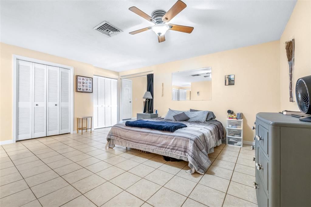 For Sale: $424,900 (4 beds, 5 baths, 2368 Square Feet)