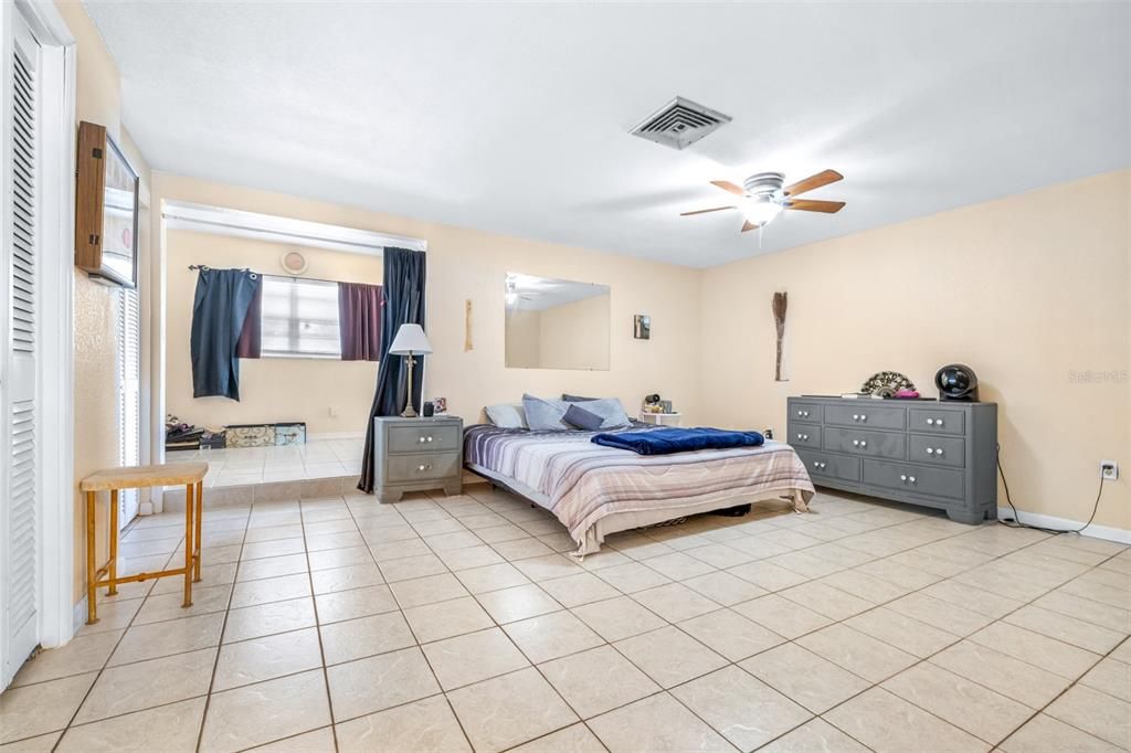 For Sale: $424,900 (4 beds, 5 baths, 2368 Square Feet)