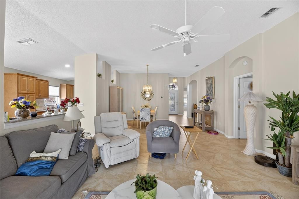 En Venta: $175,000 (2 camas, 2 baños, 1559 Pies cuadrados)