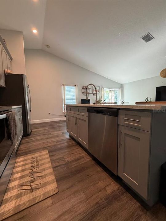 For Rent: $2,200 (3 beds, 2 baths, 1593 Square Feet)