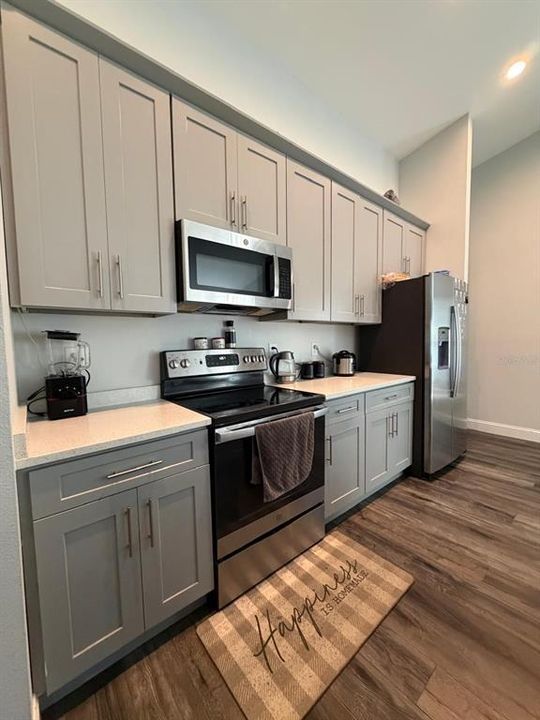 For Rent: $2,200 (3 beds, 2 baths, 1593 Square Feet)