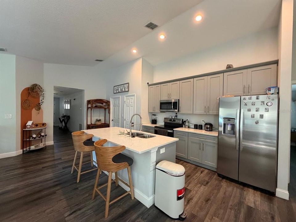 For Rent: $2,200 (3 beds, 2 baths, 1593 Square Feet)