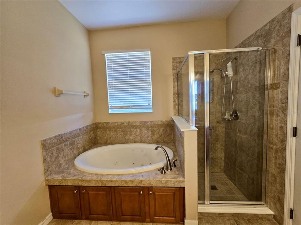 For Rent: $2,500 (3 beds, 2 baths, 1588 Square Feet)