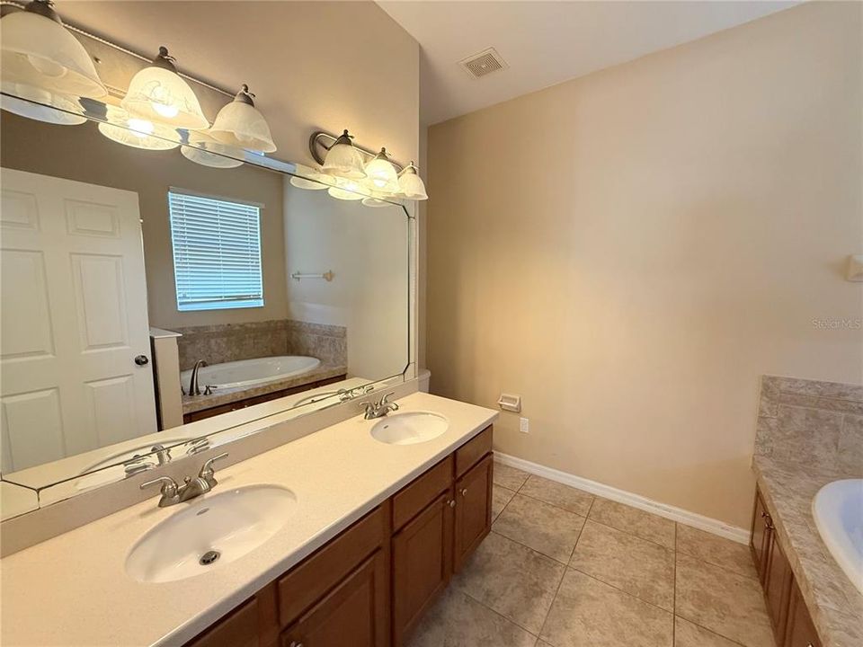 For Rent: $2,500 (3 beds, 2 baths, 1588 Square Feet)