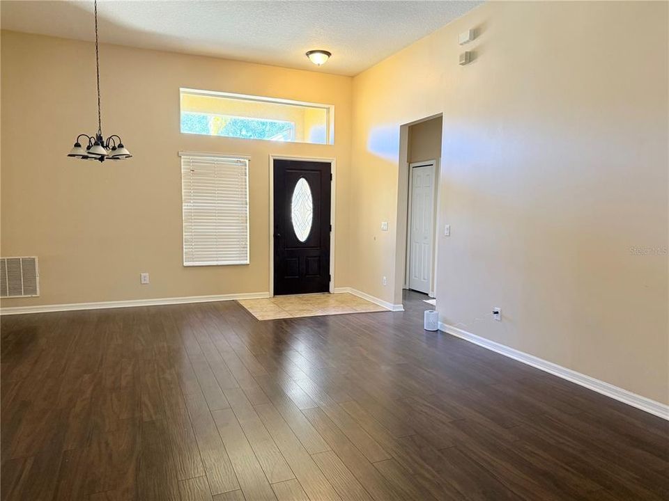 For Rent: $2,500 (3 beds, 2 baths, 1588 Square Feet)