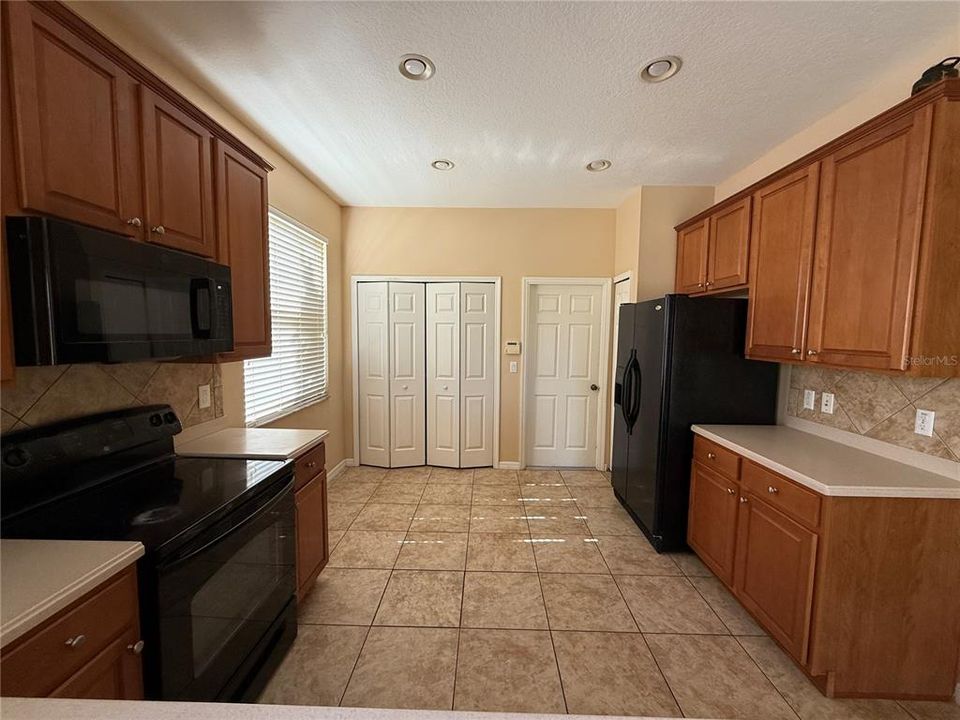 For Rent: $2,500 (3 beds, 2 baths, 1588 Square Feet)