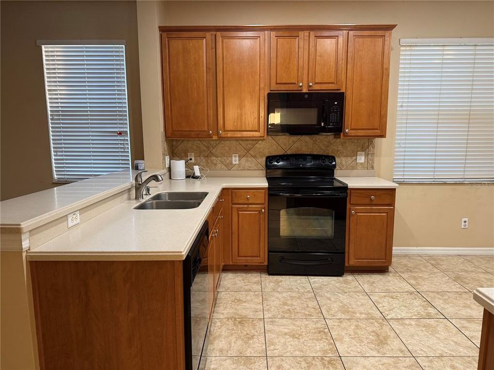 For Rent: $2,500 (3 beds, 2 baths, 1588 Square Feet)