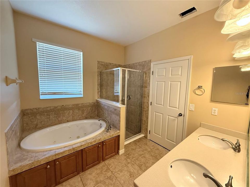 For Rent: $2,500 (3 beds, 2 baths, 1588 Square Feet)