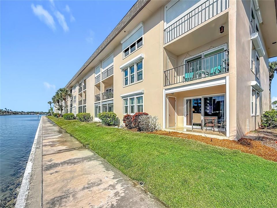 En Venta: $299,000 (2 camas, 2 baños, 1300 Pies cuadrados)