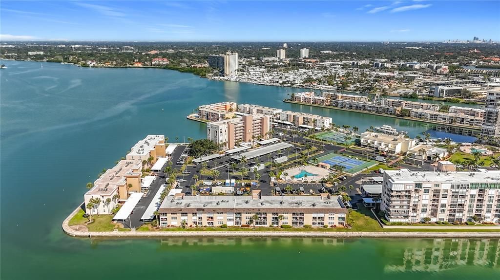 En Venta: $299,000 (2 camas, 2 baños, 1300 Pies cuadrados)