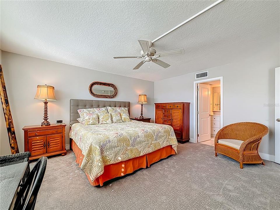 En Venta: $299,000 (2 camas, 2 baños, 1300 Pies cuadrados)