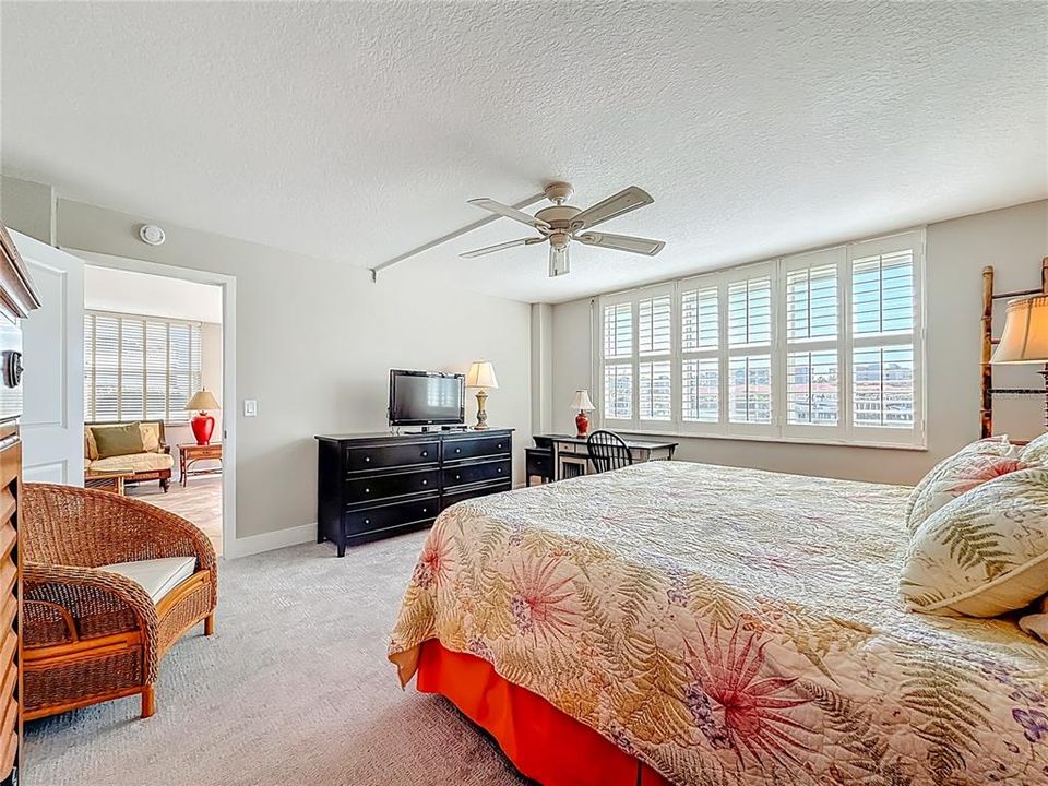 En Venta: $299,000 (2 camas, 2 baños, 1300 Pies cuadrados)