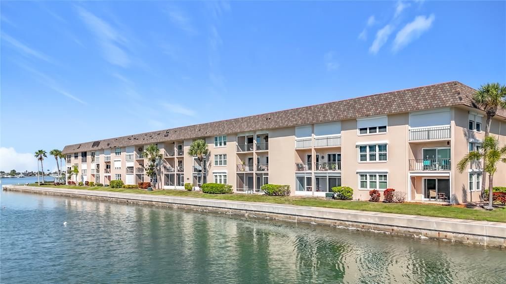 En Venta: $299,000 (2 camas, 2 baños, 1300 Pies cuadrados)