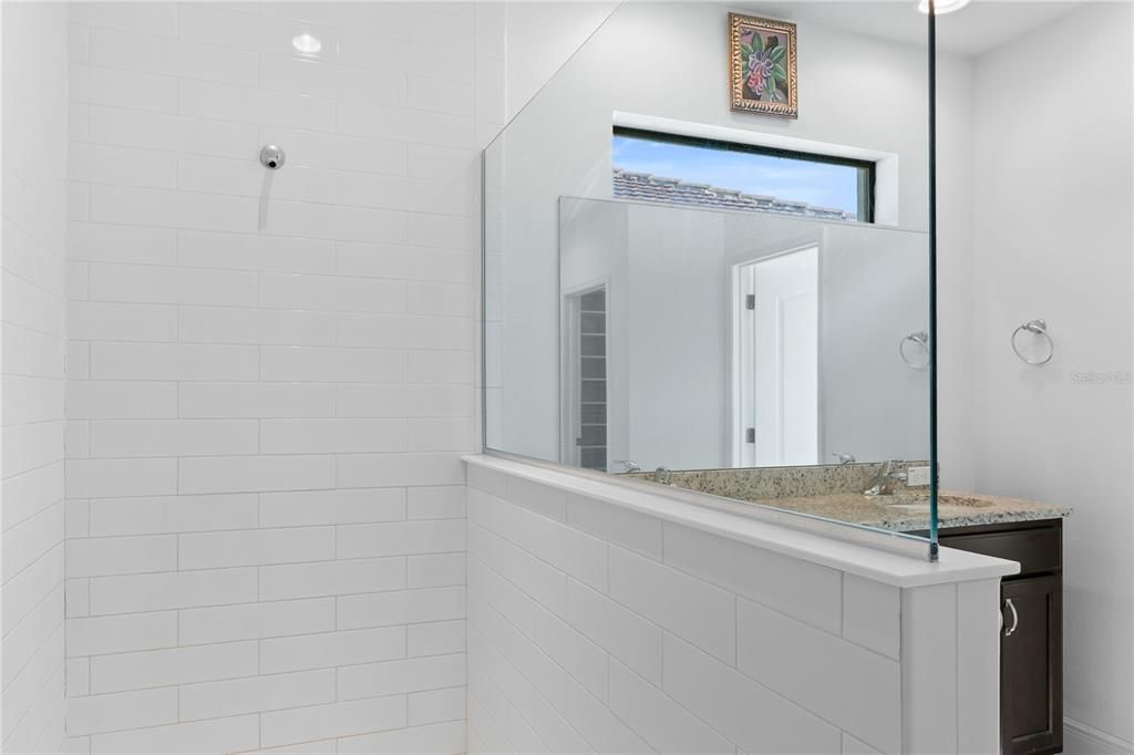 For Rent: $2,450 (3 beds, 2 baths, 1935 Square Feet)