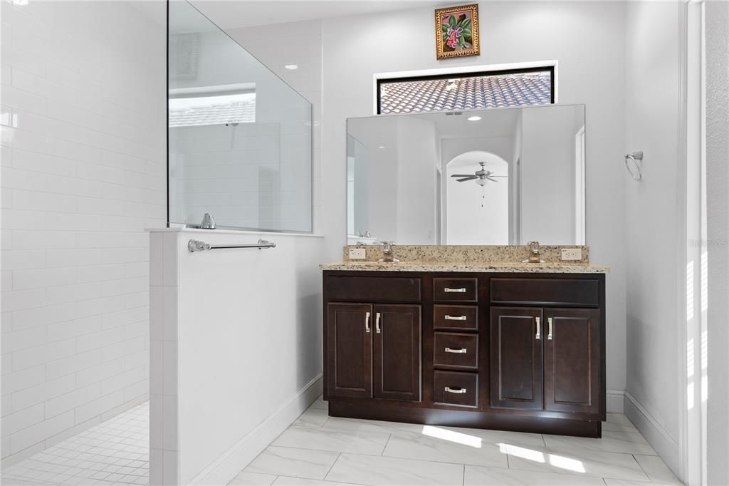 For Rent: $2,450 (3 beds, 2 baths, 1935 Square Feet)