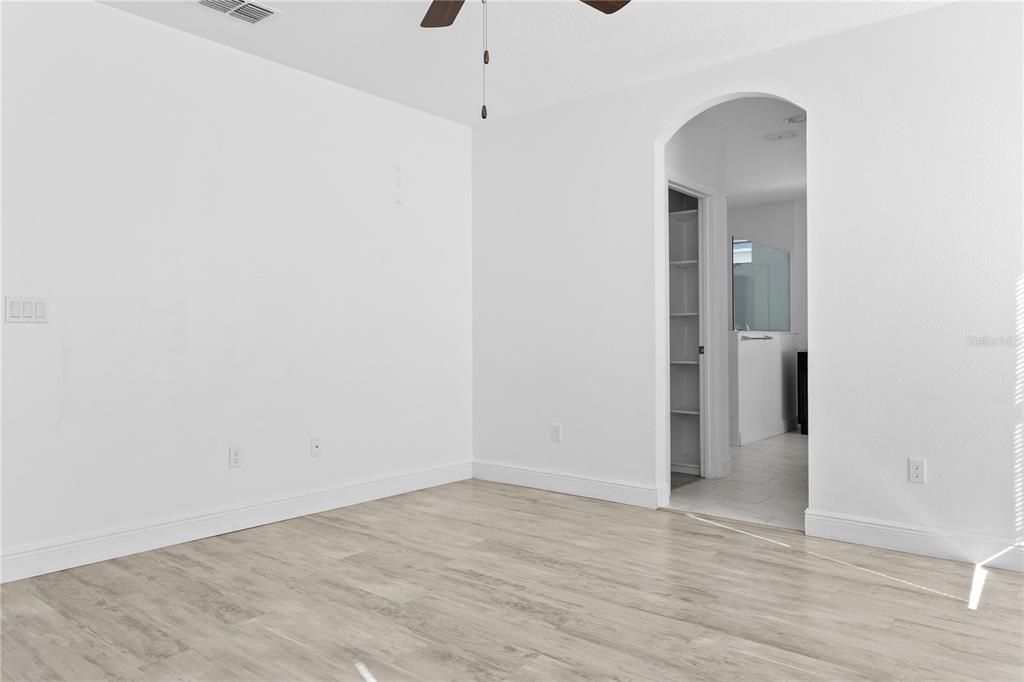 For Rent: $2,450 (3 beds, 2 baths, 1935 Square Feet)