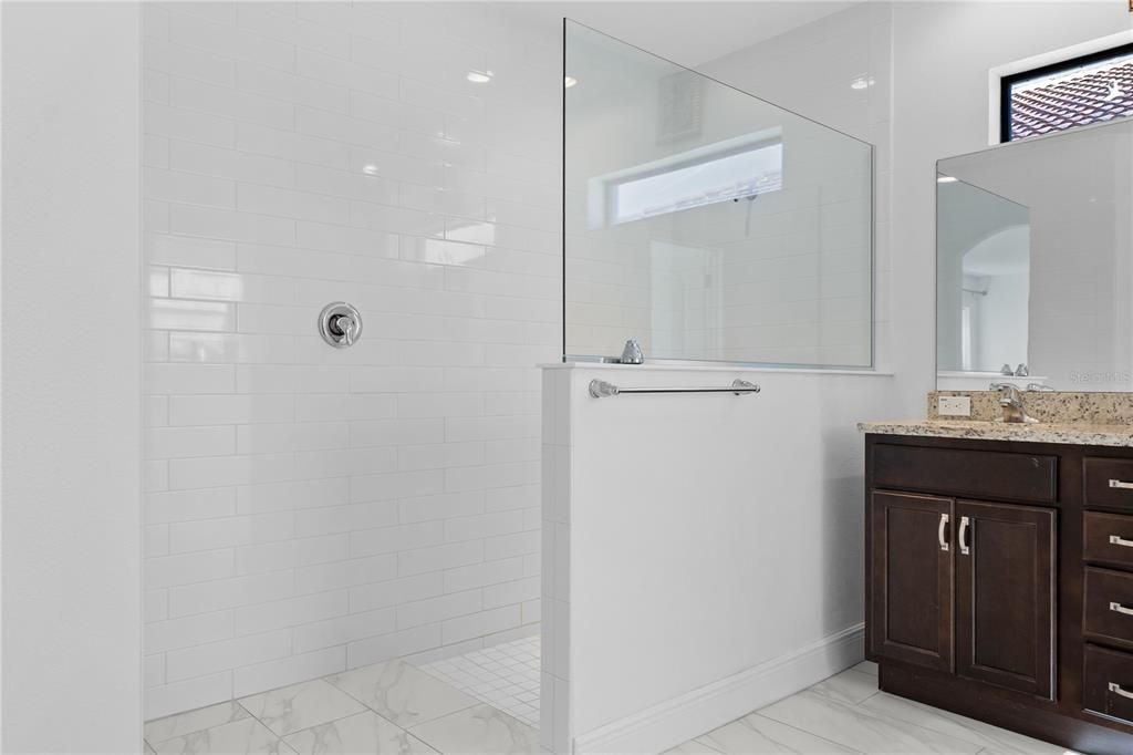 For Rent: $2,450 (3 beds, 2 baths, 1935 Square Feet)