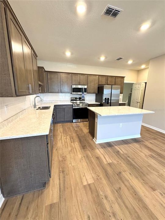 出租: $2,300 (3 贝兹, 2 浴室, 1705 平方英尺)