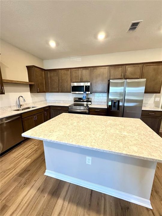 出租: $2,300 (3 贝兹, 2 浴室, 1705 平方英尺)