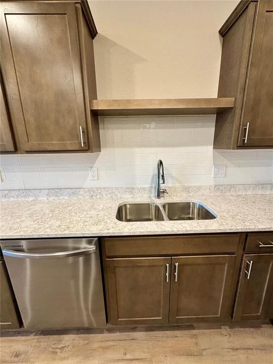 出租: $2,300 (3 贝兹, 2 浴室, 1705 平方英尺)