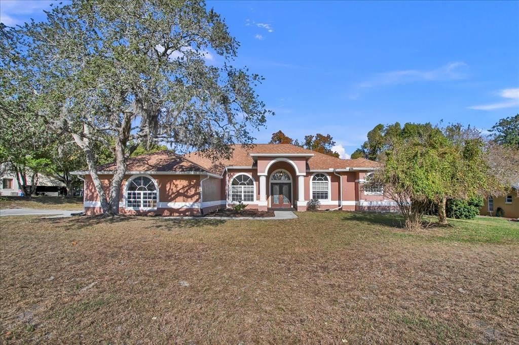 Activo con contrato: $355,000 (3 camas, 2 baños, 2090 Pies cuadrados)