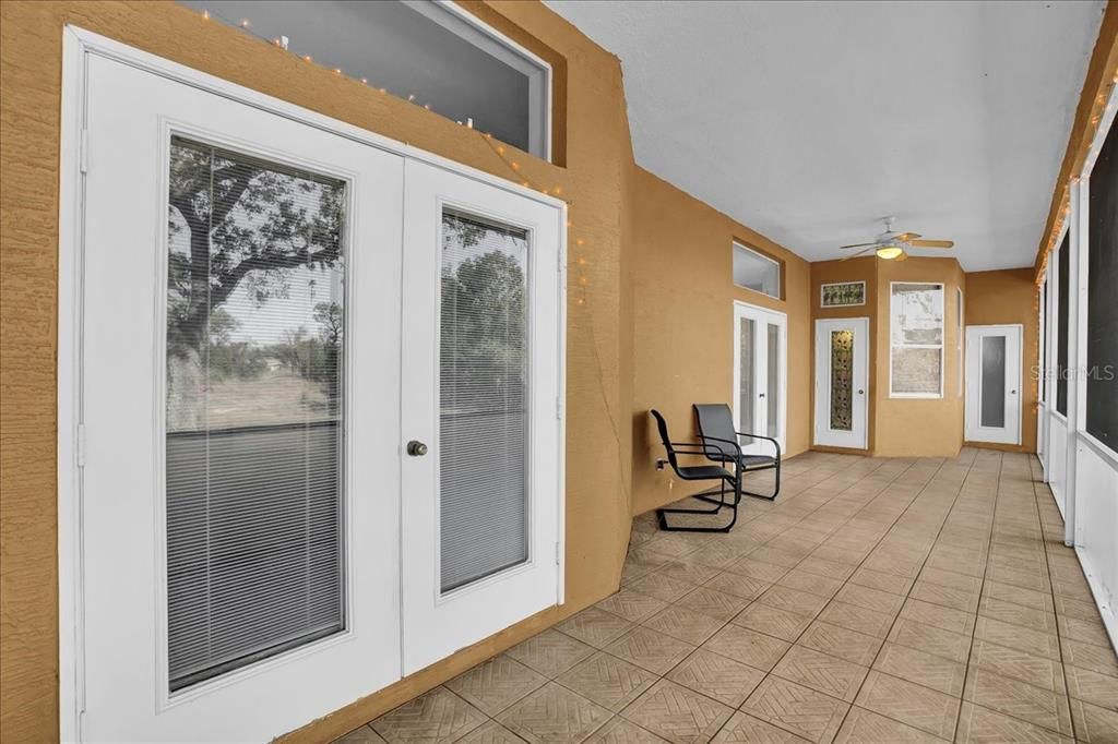 Activo con contrato: $355,000 (3 camas, 2 baños, 2090 Pies cuadrados)