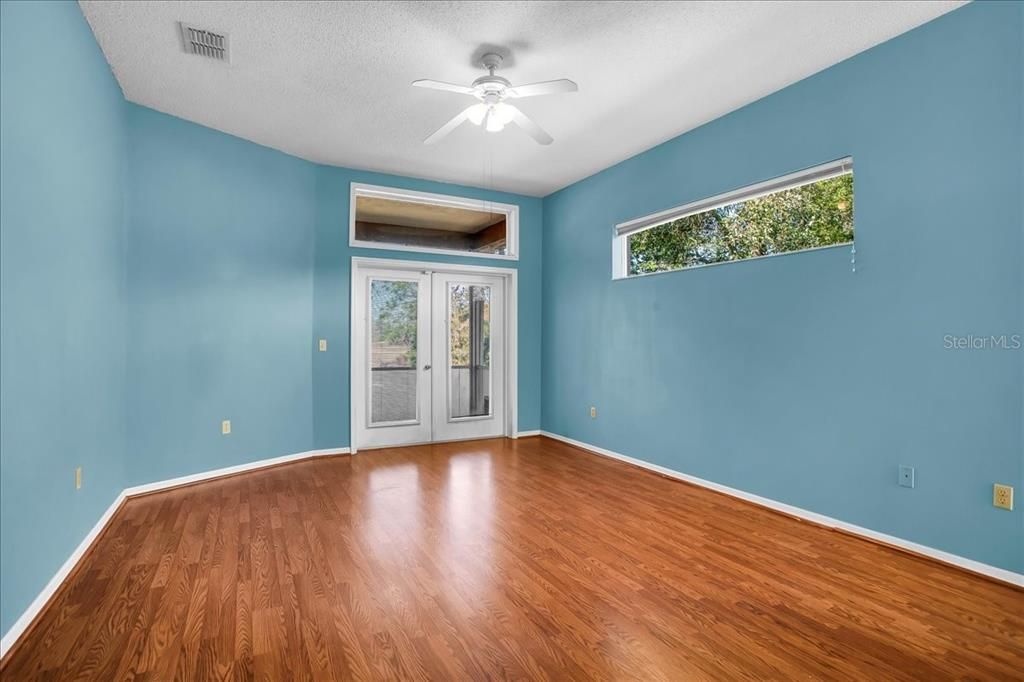 Activo con contrato: $355,000 (3 camas, 2 baños, 2090 Pies cuadrados)