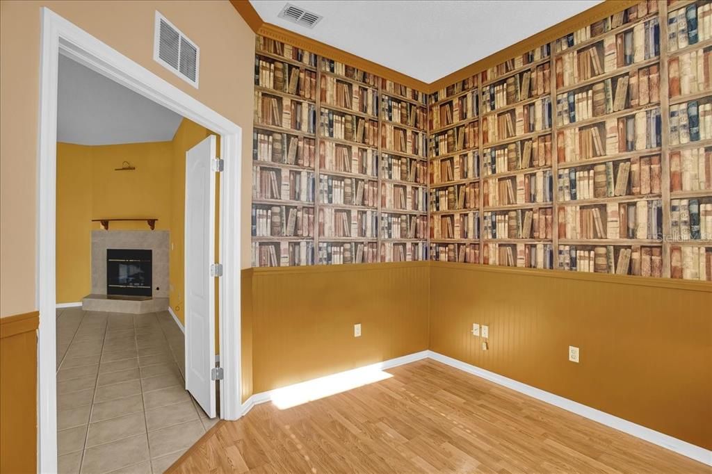 Activo con contrato: $355,000 (3 camas, 2 baños, 2090 Pies cuadrados)