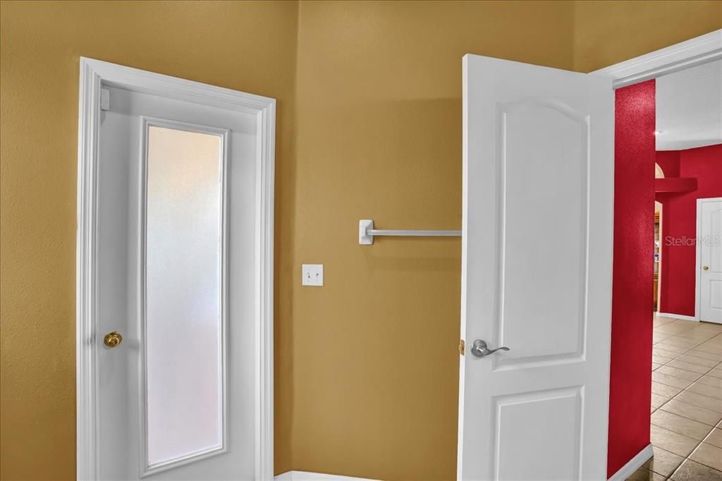 Activo con contrato: $355,000 (3 camas, 2 baños, 2090 Pies cuadrados)