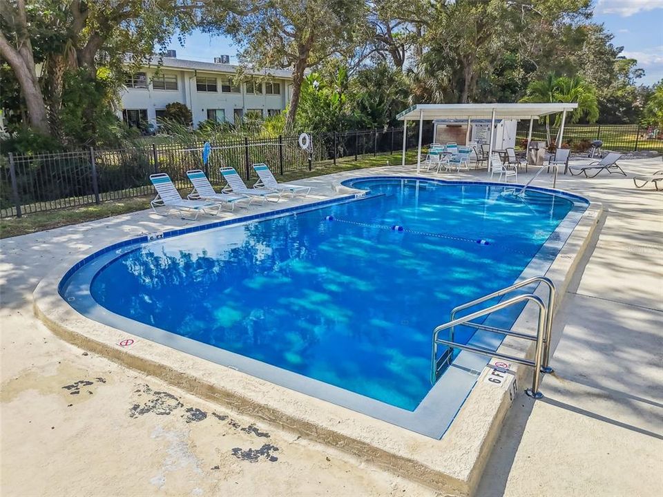 待售: $149,000 (1 贝兹, 1 浴室, 855 平方英尺)