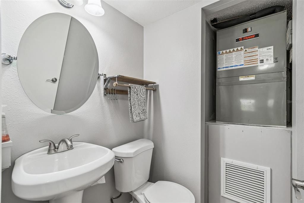 待售: $149,000 (1 贝兹, 1 浴室, 855 平方英尺)