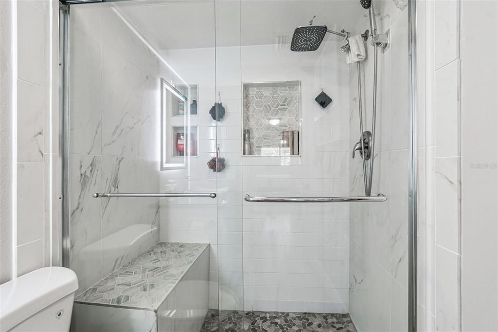 待售: $149,000 (1 贝兹, 1 浴室, 855 平方英尺)