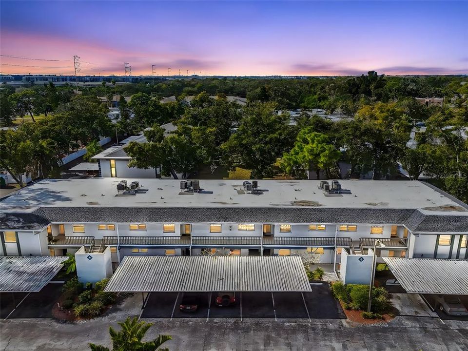 待售: $149,000 (1 贝兹, 1 浴室, 855 平方英尺)