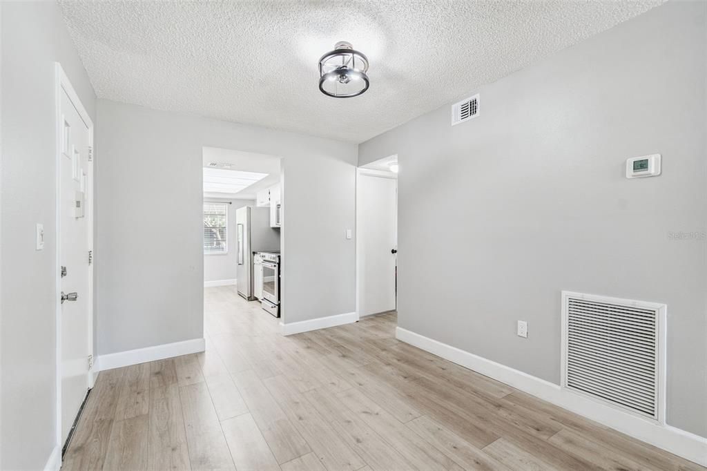 待售: $149,000 (1 贝兹, 1 浴室, 855 平方英尺)