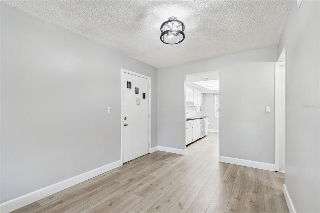 待售: $149,000 (1 贝兹, 1 浴室, 855 平方英尺)