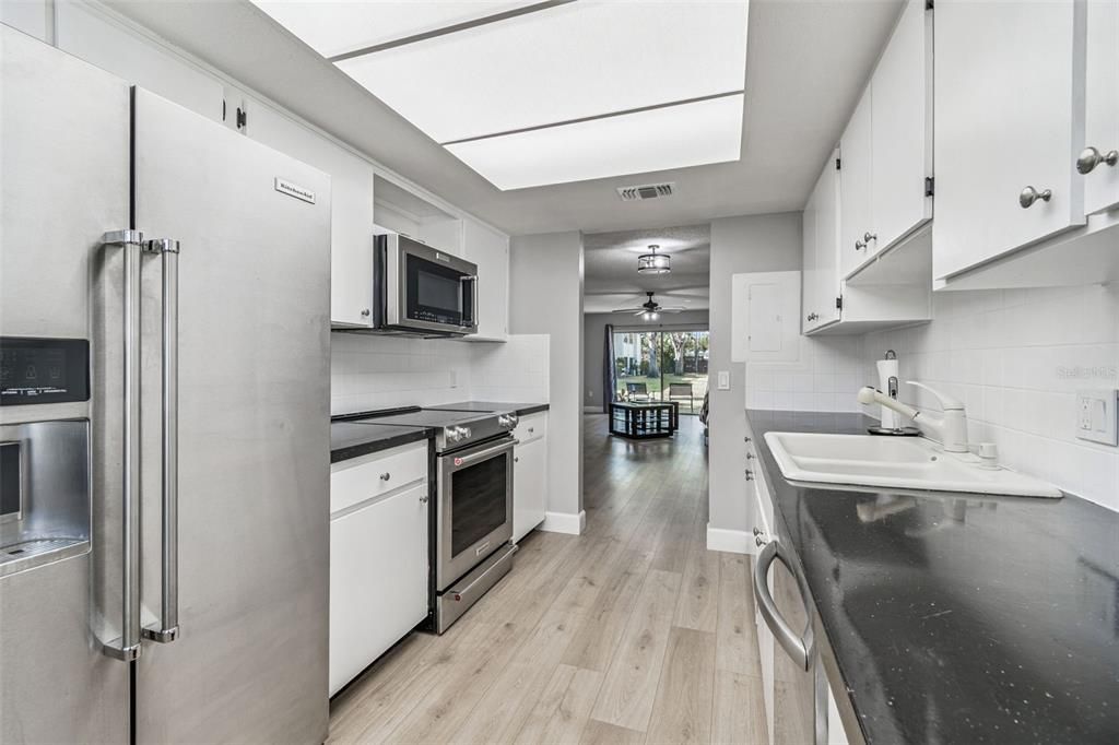 待售: $149,000 (1 贝兹, 1 浴室, 855 平方英尺)